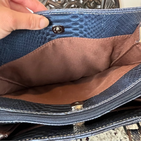 Liz Claiborne Embossed Croc Shoulder Bag - Picture 7 of 10